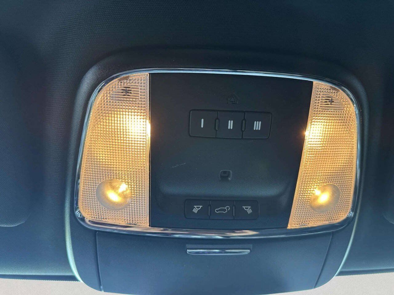 Used 2019 Jeep Grand Cherokee Altitude RWD image 31