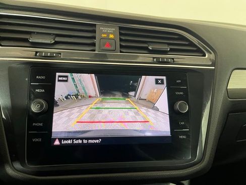 Used 2019 Volkswagen Tiguan SE w/ Panoramic Sunroof Package image 15