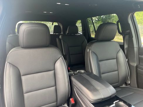 Used 2025 Buick Enclave Preferred AWD/4WD image 39