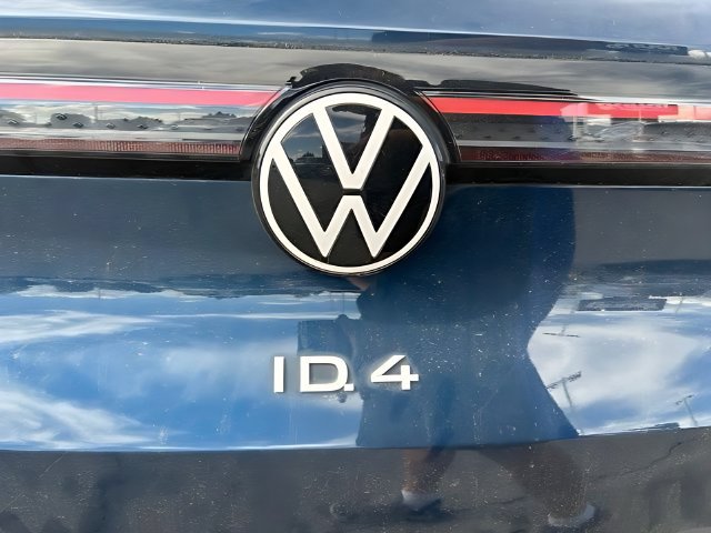 Used 2023 Volkswagen ID.4 Pro AWD/4WD image 14