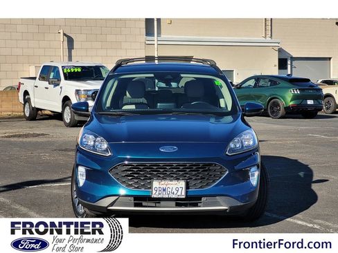 Used 2020 Ford Escape Titanium image 3