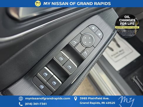 Used 2023 Nissan Rogue Platinum w/ Platinum Premium Package AWD/4WD image 12
