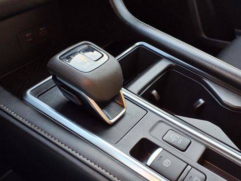 Used 2025 Nissan Pathfinder SV image 20