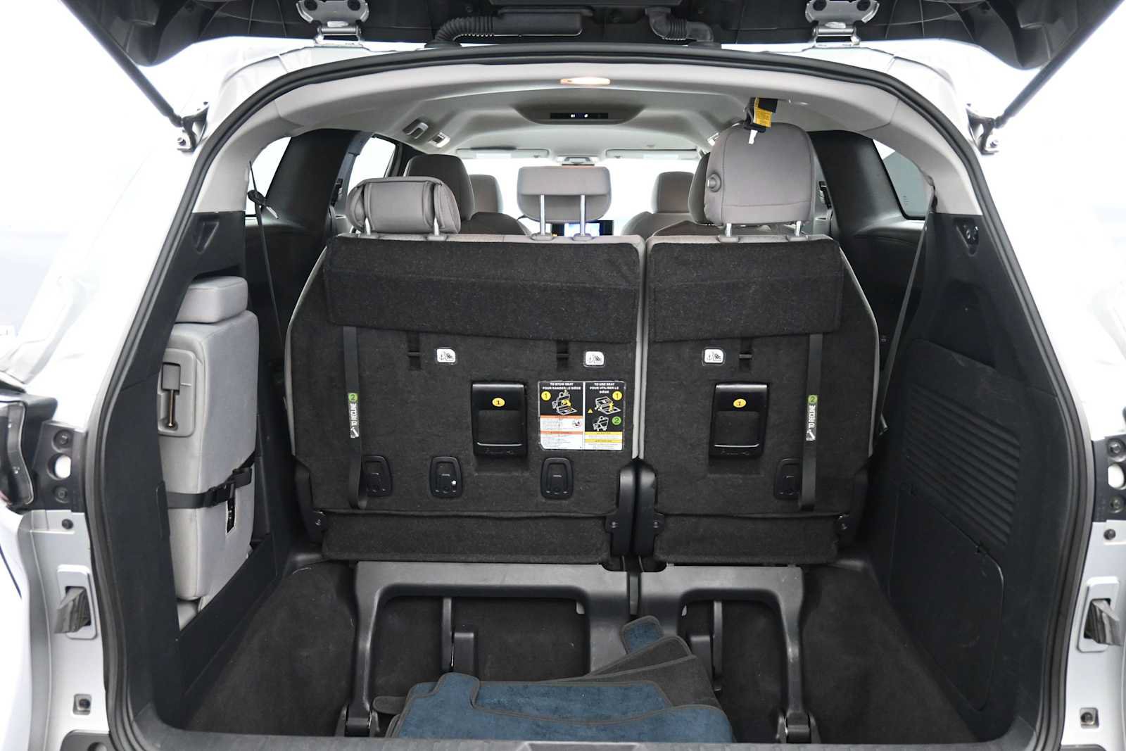 Used 2025 Toyota Sienna LE FWD image 22