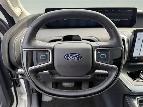 Used 2025 Ford Expedition Max Platinum w/ Driver's Package image 15