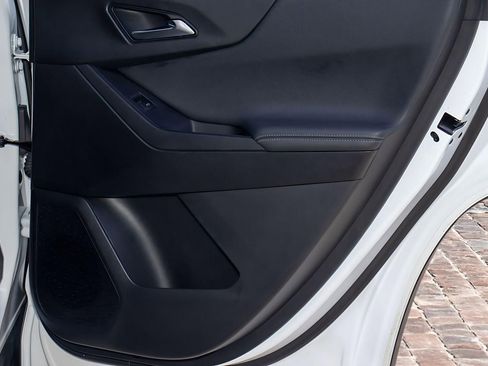 Used 2025 Chevrolet Equinox LT image 12