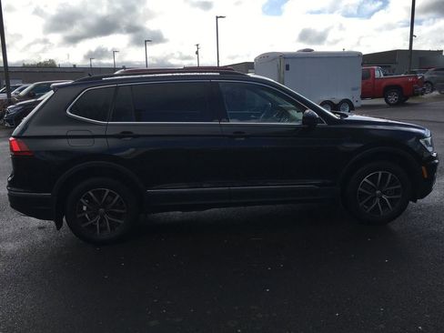 Used 2020 Volkswagen Tiguan SE w/ Panoramic Sunroof Package image 7