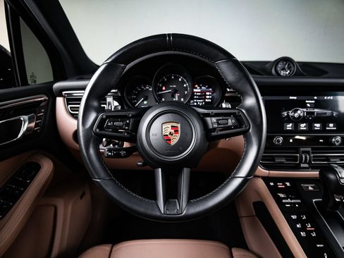 Certified 2024 Porsche Macan AWD/4WD image 26