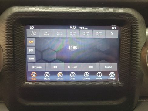 Used 2018 Jeep Wrangler Unlimited Sahara w/ LED Lighting Group AWD/4WD image 25