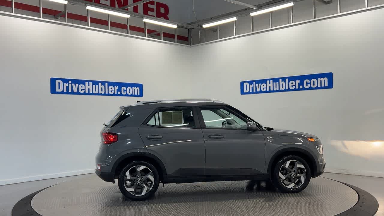 Used 2022 Hyundai Venue SEL FWD image 3