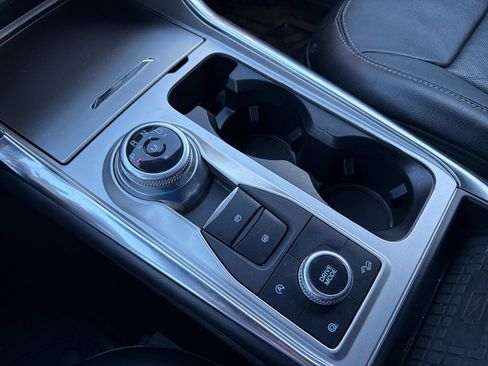 Used 2020 Ford Explorer Limited image 11