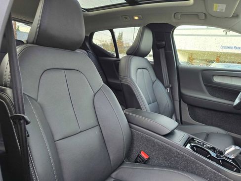 Used 2025 Volvo XC40 B5 Plus w/ Climate Package image 11