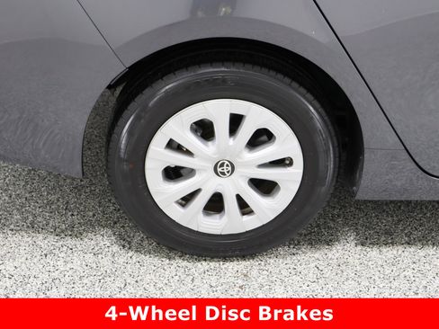 Used 2020 Toyota Prius L Eco image 6