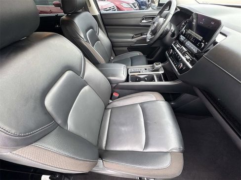 Used 2023 Nissan Pathfinder SL image 13