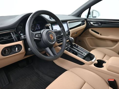 Used 2026 Porsche Macan AWD/4WD image 4
