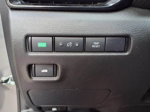 Used 2024 Nissan Sentra SV FWD image 15