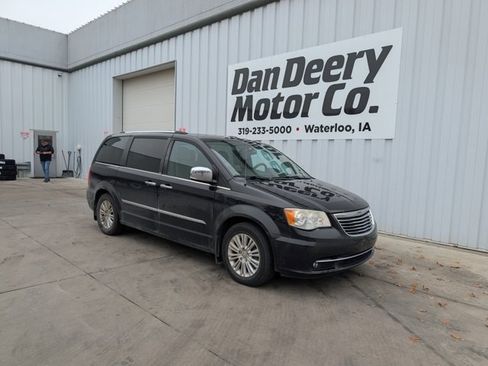 Used 2013 Chrysler Town & Country Limited w/ Luxury Group image 1