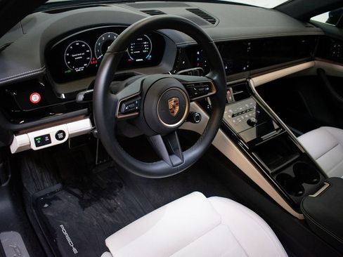 Certified 2024 Porsche Panamera 4 image 4