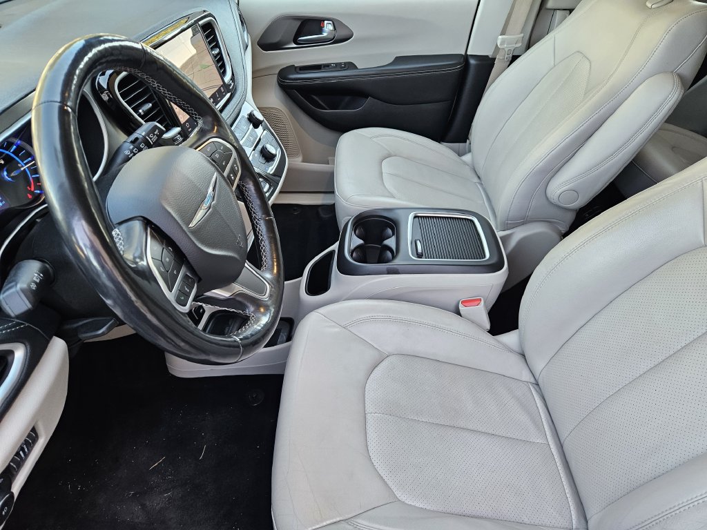 Used 2021 Chrysler Pacifica Touring-L FWD image 9