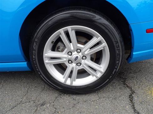 Used 2013 Ford Mustang Coupe image 24