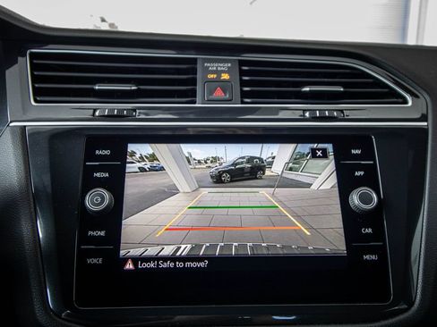 Certified 2024 Volkswagen Tiguan SEL R-Line AWD/4WD image 44