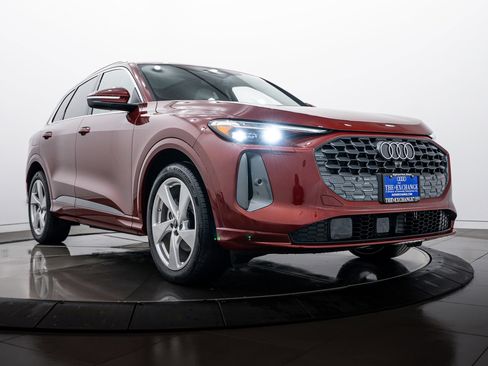 New 2025 Audi Q5 Prestige image 1