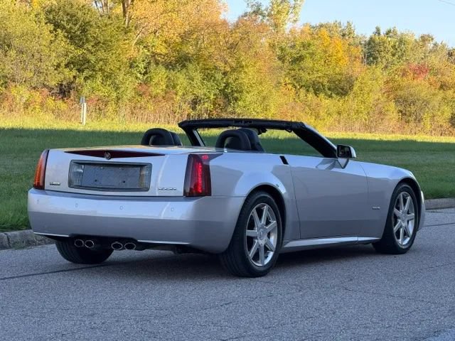 Used 2004 Cadillac XLR RWD image 16