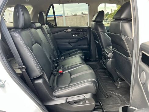 Used 2025 Honda Pilot Touring image 10