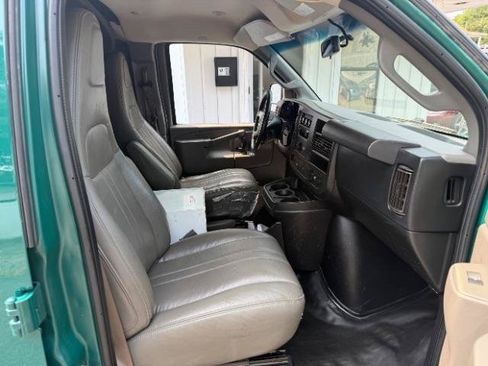 Used 2018 GMC Savana 3500 w/ Driver Convenience Package RWD image 10