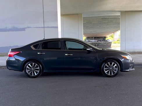 Used 2017 Nissan Altima 2.5 SL FWD image 7