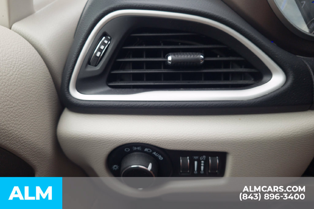 Used 2023 Chrysler Voyager LX FWD image 33