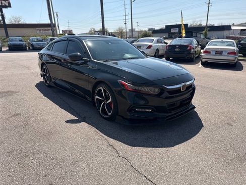 Used 2018 Honda Accord Sport image 4