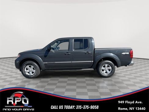 Used 2013 Nissan Frontier SV image 2
