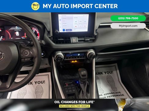Used 2025 Toyota RAV4 XLE AWD/4WD image 19