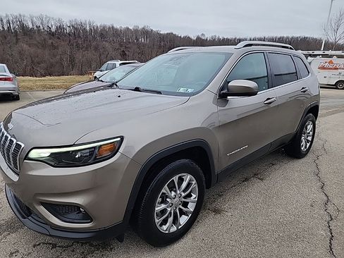 Used 2021 Jeep Cherokee Latitude Lux w/ Comfort/Convenience Group image 2