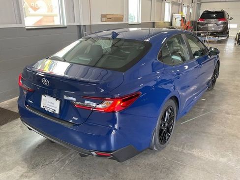 Used 2025 Toyota Camry SE w/ Convenience Package FWD image 6