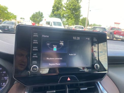 Used 2022 Toyota Venza XLE image 14