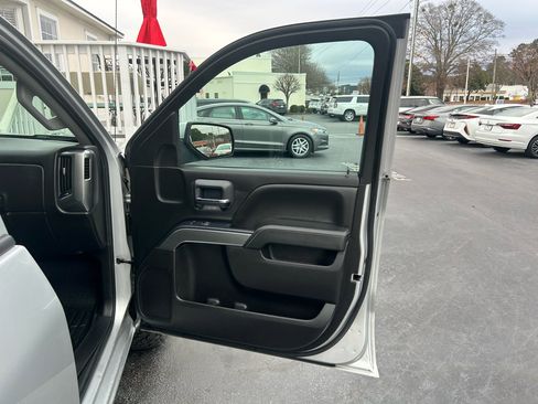 Used 2019 Chevrolet Silverado 1500 LT image 18