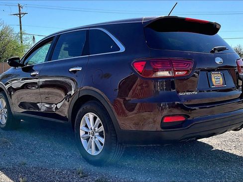 Used 2019 Kia Sorento LX FWD image 4