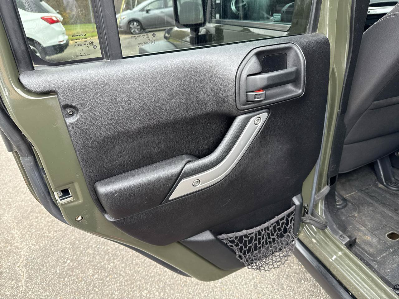 Used 2015 Jeep Wrangler Unlimited Rubicon w/ Connectivity Group AWD/4WD image 23
