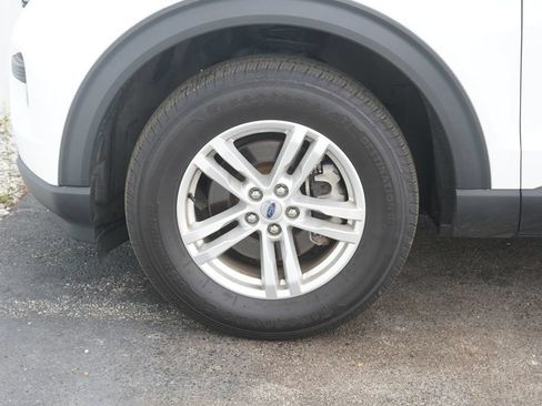Used 2022 Ford Explorer XLT AWD/4WD image 6