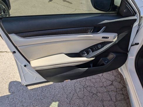 Used 2019 Honda Accord Touring image 11