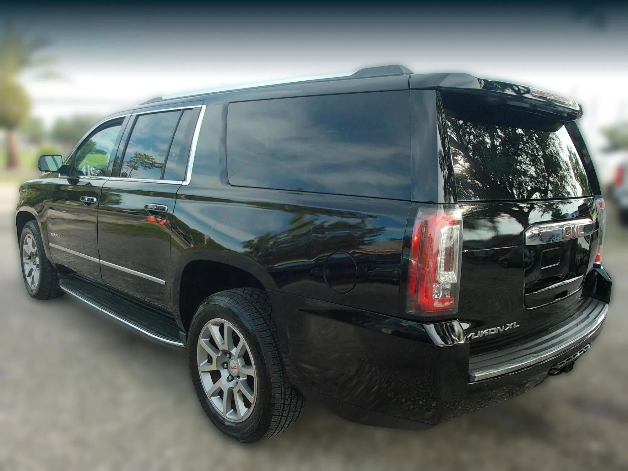 Used 2015 GMC Yukon XL Denali w/ Open Road Package RWD image 8