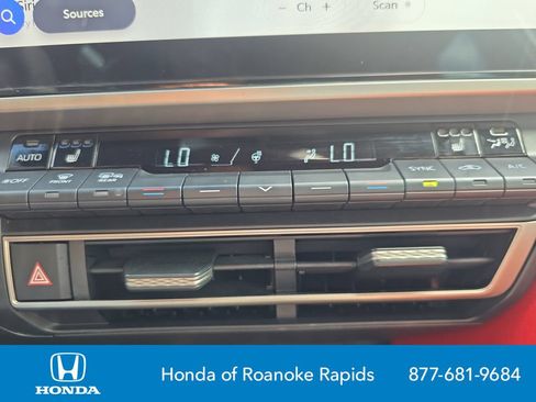 Used 2025 Toyota Camry XSE FWD image 26