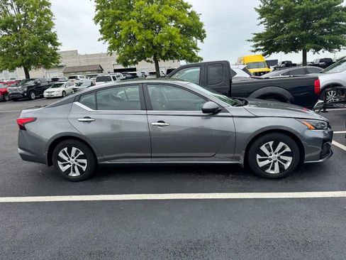 Used 2023 Nissan Altima 2.5 S FWD image 2