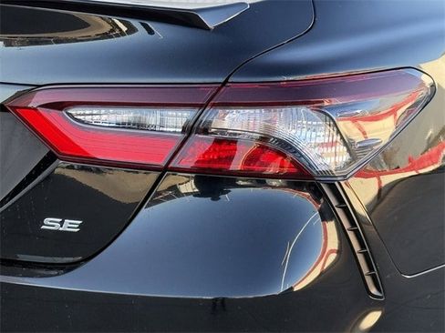 Used 2023 Toyota Camry SE image 6