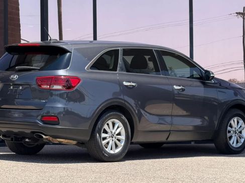 Used 2019 Kia Sorento FWD V6 image 15