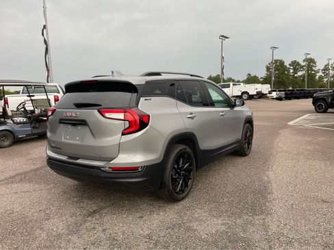 Used 2023 GMC Terrain SLT w/ Tech Package FWD image 5