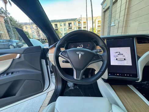 Used 2019 Tesla Model X Long Range AWD/4WD image 32