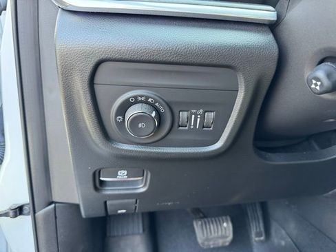 Used 2022 Jeep Grand Cherokee Overland w/ Adv Protech Group III image 23